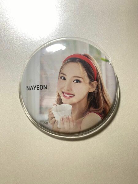 Nayeon 公式缶バッチ　Twice カバー付