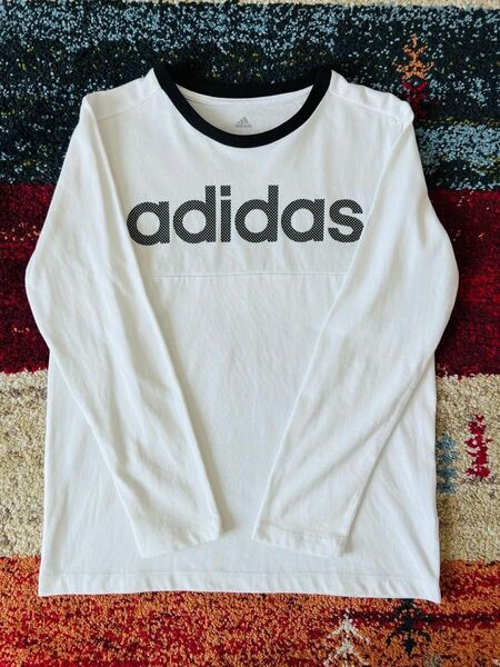 adidas アディダス　ロゴ長袖Tシャツ　男女兼用　150