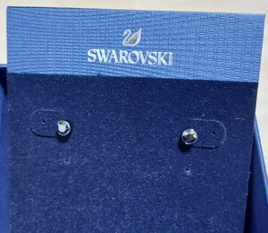 SWAROVSKI スタッドピアス