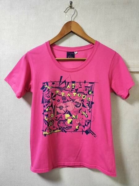 Perfume パフューム P.T.A. 1053 PTA Tシャツ 2010年 XS 関連: LSG ファンクラブ レディス MIKIKO先生 中田ヤスタカ 古着 ライブT ピンク色