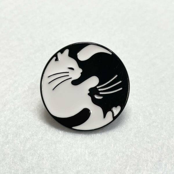 【ピンバッジ】陰陽猫 陰陽図 太極図 勾玉マーク ねこ にゃんこ 白黒