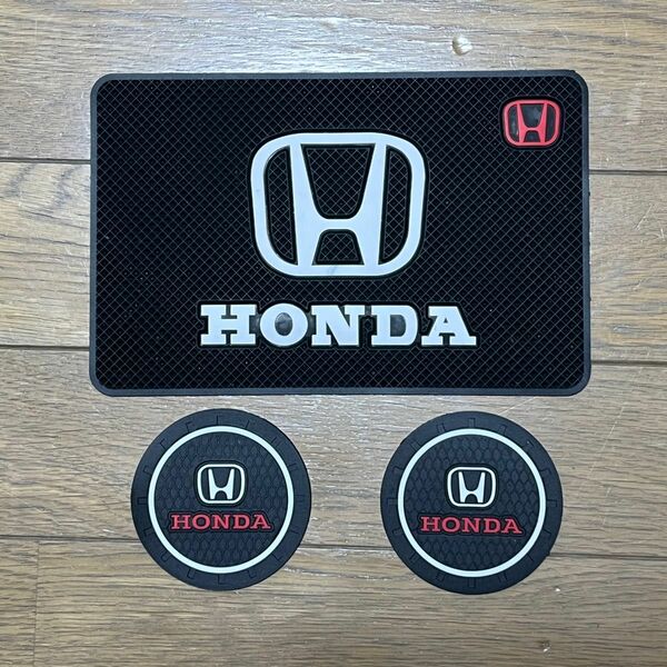 HONDA ホンダロゴ入り　ダッシュボードマットとドリンクホルダーマット２枚の　３点セット