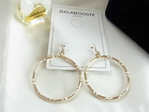 未使用品　BALABOOSTE 煌く綺麗な金色　ゴールドカラーのフープデザイン　輪っか　輪　リング　耳元で軽やかに揺れるデザインのピアス◆