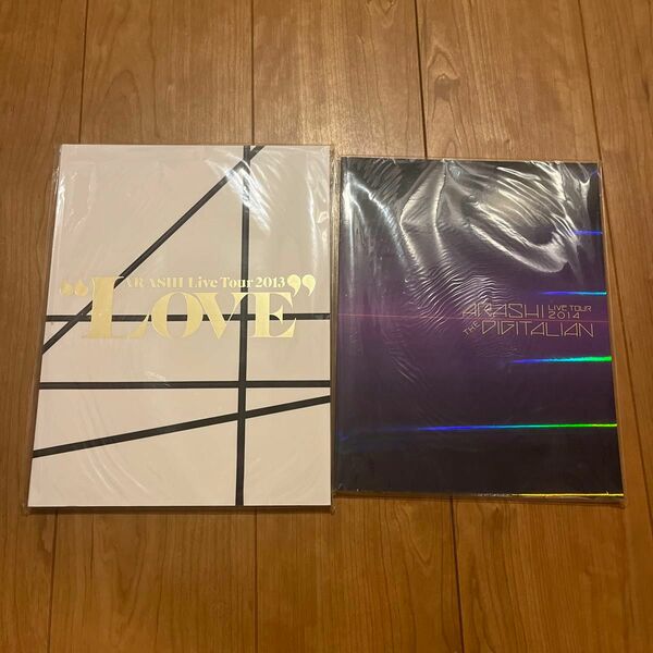 2冊まとめ売り。　Love Tour2013 2014 パンフレット