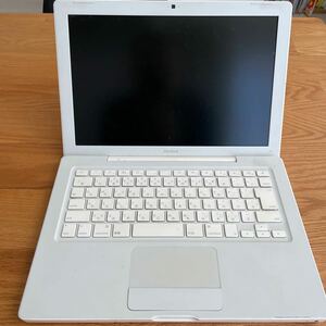 Apple Mac Book ホワイト　13インチ　年式など不明　本体のみ