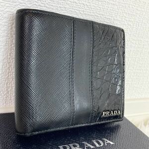 1円【美品 入手困難】プラダ PRADA クロコ 本革 財布 メンズ ビジネス 小銭入れ サフィアーノ ロゴ金具 折財布 黒 ブラック ワニ皮