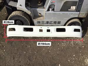 ① イスズ 0'7 エルフ ワイド フロント バンパー 樹脂製 白 キズ汚れあり N 240217 ② 即日発送可 197×31×24