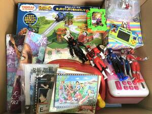 おもちゃ 160サイズ 詰め合わせ まとめ プライズ商品/一番くじ/フィギュア/仮面ライダー/ワンピース/トーマス/ウルトラマン【z7-287/0/0】