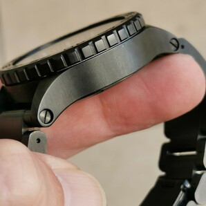 ニクソンのマブいマットブラックなメンズ腕時計 左利き右腕用 レディースも可の画像5