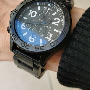ニクソンのマブいマットブラックなメンズ腕時計 左利き右腕用 レディースも可の画像10