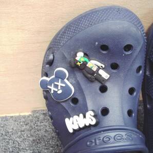 CROCS クロックス サイズ m5 w7 23.0cm ネイビー 紺 チャーム デコレーション キャラクター PVC の画像2