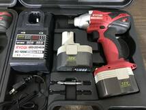 【2211】 リョービ RYOBI 充電式 インパクトドライバ BID-1226 2台セット 充電器 バッテリ ケース付き 電動工具 Impact Driver 【中古品】_画像3