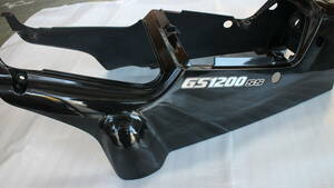 スズキ　GS1200SS(BC-GV78A)　純正　シートカウル　47331-47F00　割れ無し