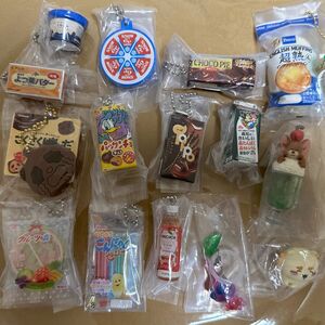 ミニチュア ガチャ 新品　共親製菓　ミニチュアチャーム　駄菓子　羽ピクミン　まとめ売り 食品 キーホルダー 