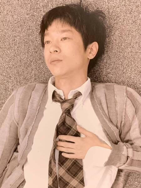 額装品★加瀬亮①★貴重!グラビア★スーツ姿でこの無垢な感じがたまらない★当時印刷物★A4サイズ★額入り★それでも僕はやって★送料込み