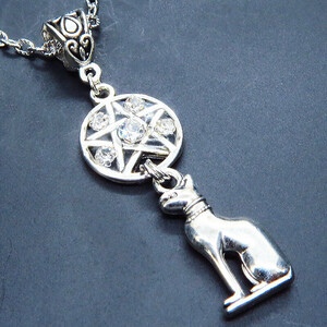  antique silver cat. god sama bus teto. pen da gram. olientaru manner necklace rhinestone resin length adjustment possible 