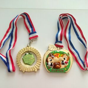 Disney メダル 2個 ミッキー チップとデール