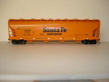 Bachmann　56’ACF　Central-Flow　Hopper　Santa Fe_画像3