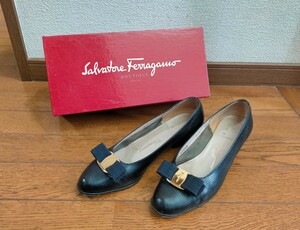 ★訳あり★ Salvatore Ferragamo サルヴァトーレ フェラガモ ヴァラリボン キャビアスキン 型押し ローヒール パンプス 靴 イタリア製