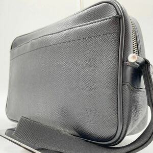 ルイヴィトン Louis Vuitton セカンドバッグ クラッチバッグ ボディ メンズ ビジネス タイガ M30812 LV ロゴ オールレザー 本革 ブラック