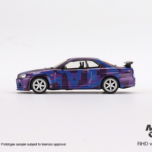 1/64 MINI-GT MGT00446-R Nissan スカイライン GT-R R34 Vスペック II MINI GT デジタルカモフラージュ パープル 5周年記念モデル 日産の画像3