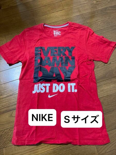 NIKE ナイキ　Tシャツ　Sサイズ