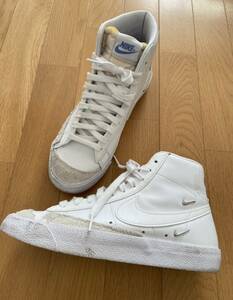 NIKE BLAZER MID 77 SESISTERHOOD＊WHITEナイキ ブレーザー ミッド 77 SEシスターフッドホワイト／スニーカーハイカットレディース25cmus8