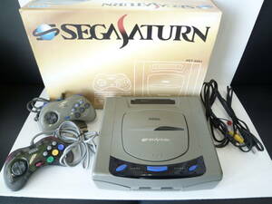 61425◆SEGA SATURN/セガサターン 本体 コントローラー2本 テレビケーブル 電源ケーブル 元箱有 ジャンク◆