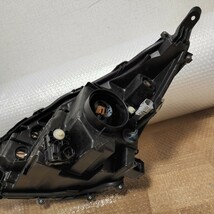 希少 アクア NHP10 後期 純正 ヘッドライト 右 運転席側 ヘッドランプ KOITO 52-312 刻印Y 10 棚C133 検索) フォグ グリル テール_画像8