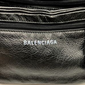 【最高級】BALENCIAGA バレンシアガ ショルダーバッグ ウエストポーチ ボディバッグ ロゴ型押し レザー 本革 ブラック 黒色 メンズ 斜掛けの画像9
