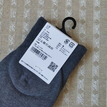 ● 2足セット ● 未使用 タグ付 ユニクロ UNIQLO ソックス 靴下 27~29 gray 消臭 ディズニー ミッキー 刺繍●ネコポス 送料無料_画像4