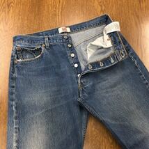 【FB407】Levi's 501 W35 L33 定番ストレート ジーンズ ジーパン デニムパンツ メンズブランド古着 リーバイス501 送料無料_画像4