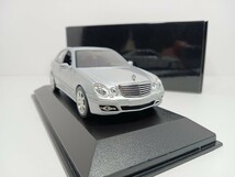 中古品 1/43 メルセデスベンツ Eクラス W211 後期 2007 シルバー_画像3