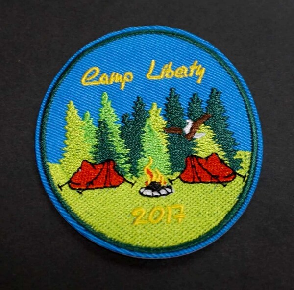 【晴天２１０７自由野営》「新品 『2017' camp Liberty』 自然 森 空 赤テント キャンプファイヤー 刺繍ワッペン ◇アメリカ カナダ NZ
