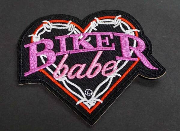  《有刺鉄線Bbハート》新品『BIKER babe』ハート 有刺鉄線　ライダー　刺繍ワッペン◆激シブ◇アメリカ 大型二輪車 オートバイ バイク 単車