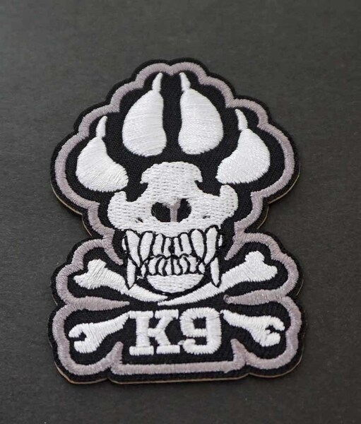 白黒K9DOG■新品 『 K9』軍用犬　警察犬 刺繍ワッペン◆オートバイ バイク 二輪車 バイカー◆ミリタリー・サバゲー■洋服・衣類・衣服DIY