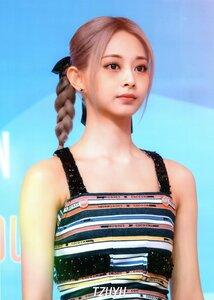 TWICE トゥワイス TZUYU ツウィ グッズ ポスター 12枚 (A3サイズ) ＋ ステッカー セット