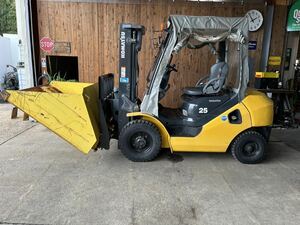 Komatsu2.5tonne　forklift　FD25T-17 945h ディーゼル　ヒンジ　バケットincluded　フロントガラスincluded　fork　オートマ　2.5t 