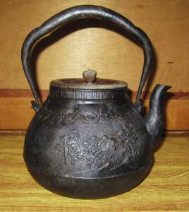 ●　龍文堂造 銅製蓋 時代鉄瓶 湯沸かし 重量約2kg　●茶道具　刻印あり　