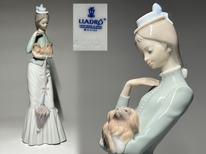 【瑞】リヤドロ LLADRO 「仔犬を抱く貴婦人」　フィギュリン 陶器人形 置物　高：３７．７ｃｍ