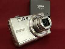 ※5582 動作OK メモリ付き F100FD FUJIFILM コンデジ 充電器 バッテリー 取説_画像1