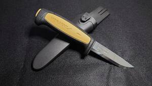 【ほぼ新品】MORAKNIV モーラナイフ キャンプナイフの超定番・切れ味鋭いカーボンブレード仕様！ 