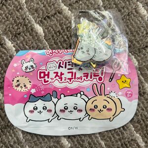 ちいかわ　キーホルダー　韓国限定　ハチワレ　うさぎ　アクリルキーチェーン