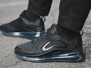 完売品　ナイキ　nike air max720 エアーマックス 720 トリプルブラック　２７．0ｃｍ ao2924-015