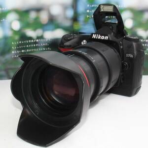 近遠対応の万能レンズ&新品カメラバッグ付きNikon D70s