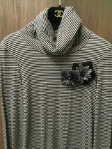 ■限定SALE■新品タグ付! Chanel 05A パリ×東京 可愛い!カメリア2個付き! cashmere アンゴラ ニットチュニック トップ 38 M～L 9号～11号_画像2