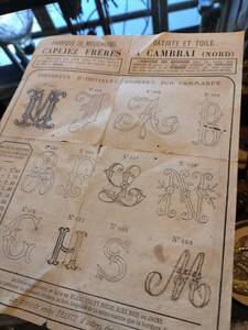 フランスアンティーク　古い紙　イニシャル　刺繍モノグラム　MNABFLCHS　Capliez Freres a Cambrai １枚の紙！