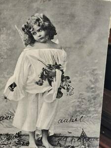 フランス　アンティーク　天使　手に薔薇を持っている　少女　可愛いポストカード！