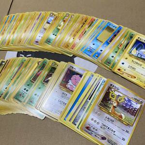 1000円〜 y1 大量 ポケモンカードまとめ売り 旧裏面多数 オドシシブルーレディバヒトデマンわるいマルマインカモネギエリカのマダツボミ等