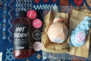 LUSH 訳あり　シャワージェル　リップスクラブ　リップバーム　バスボム　など7点セット